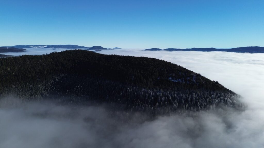 roche-ormont-mer-nuages-vosges-2024